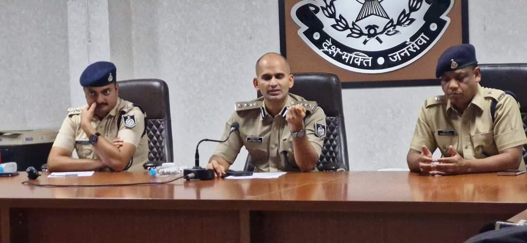 MTFE क्रिप्टो करेंसी फ्राड में रतलाम पुलिस द्वारा जापान और सिंगापुर बेस्ड कम्पनियों से 108 करेंसी में लगभग 44 लाख रूपये सिज कर भारत वापस लाये गये